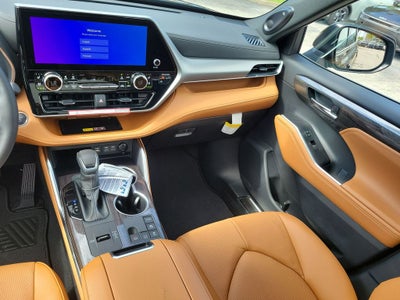 2026 Toyota Highlander Hybrid Platinum