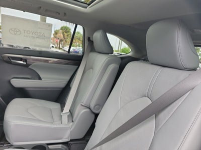 2026 Toyota Highlander Platinum