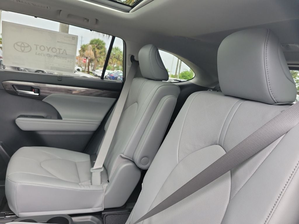 2026 Toyota Highlander Platinum
