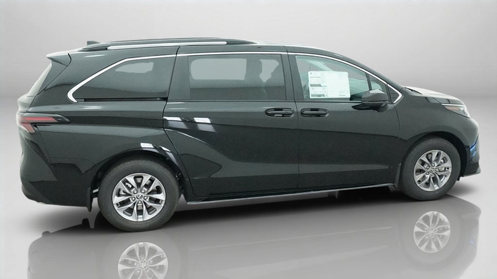 2026 Toyota Sienna LE 8 Passenger