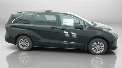 2026 Toyota Sienna LE 8 Passenger
