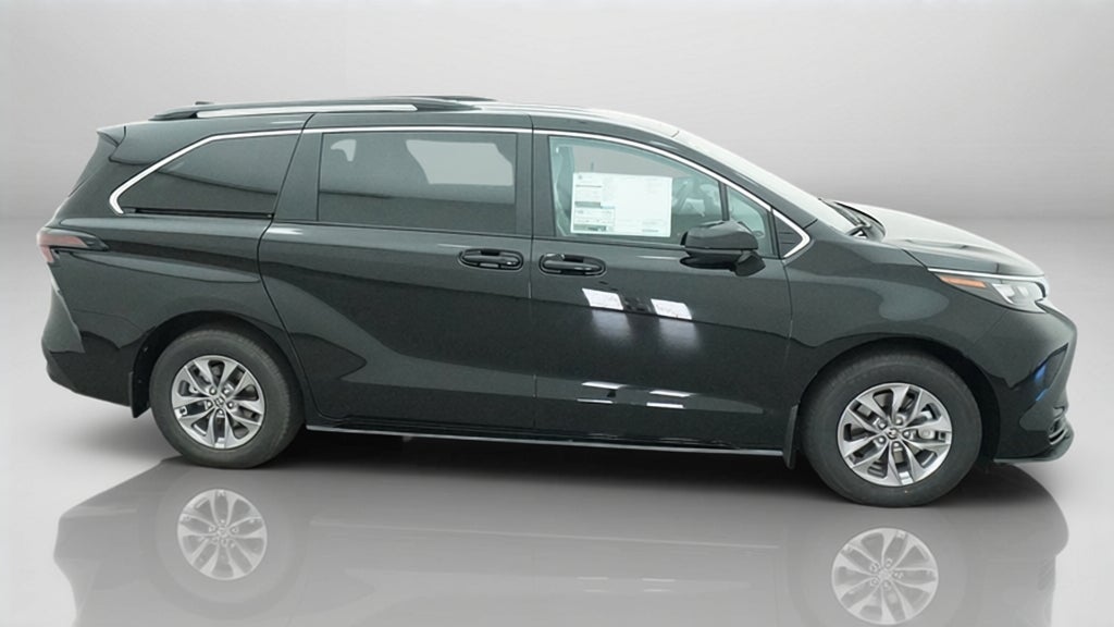 2026 Toyota Sienna LE 8 Passenger