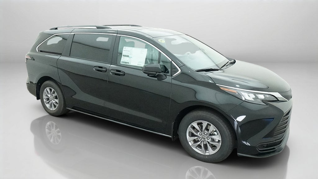 2026 Toyota Sienna LE 8 Passenger