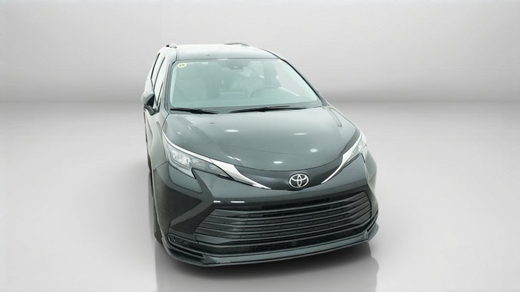 2026 Toyota Sienna LE 8 Passenger