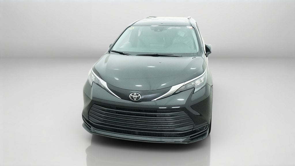 2026 Toyota Sienna LE 8 Passenger
