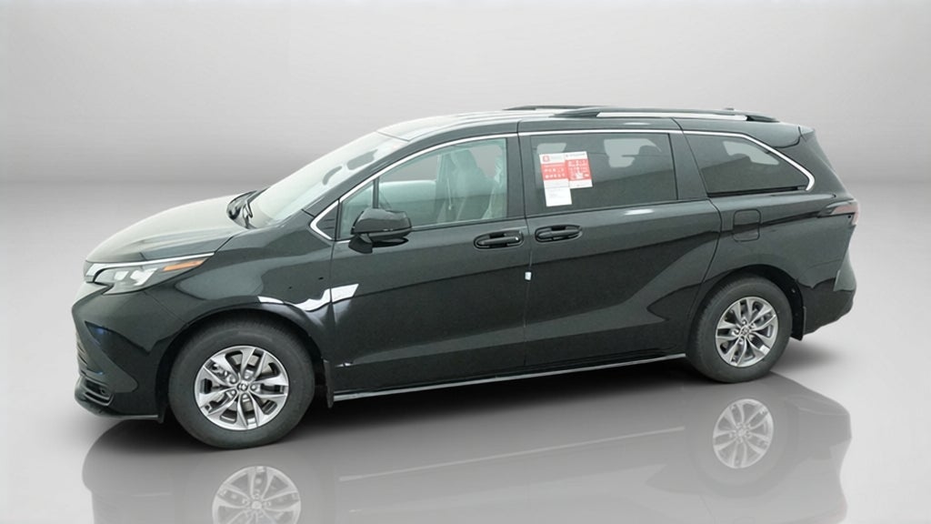 2026 Toyota Sienna LE 8 Passenger