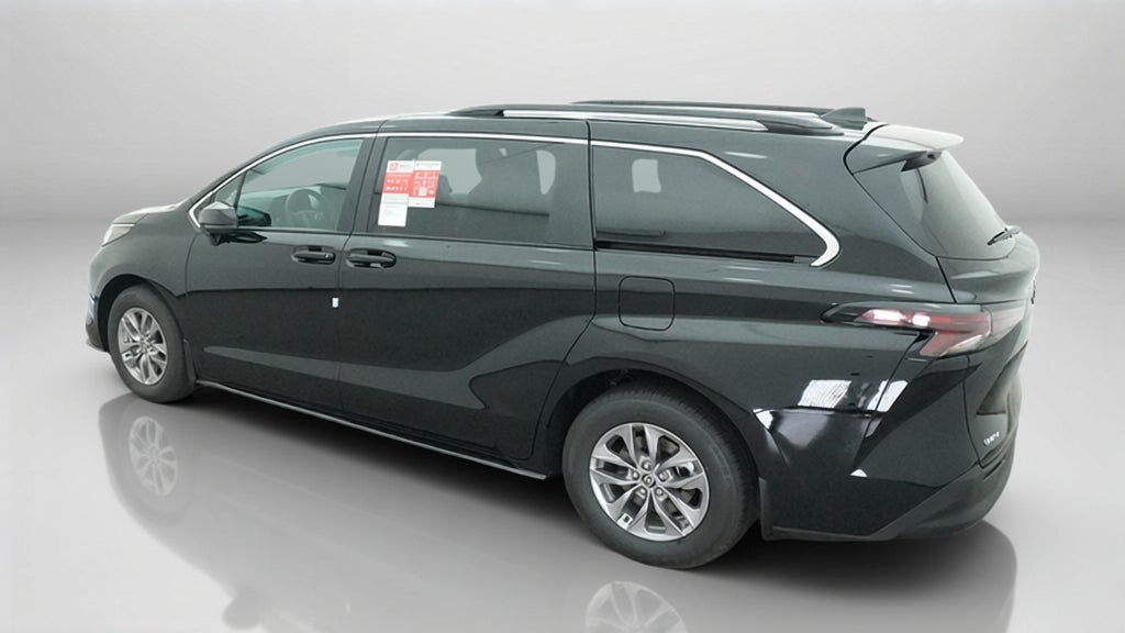 2026 Toyota Sienna LE 8 Passenger