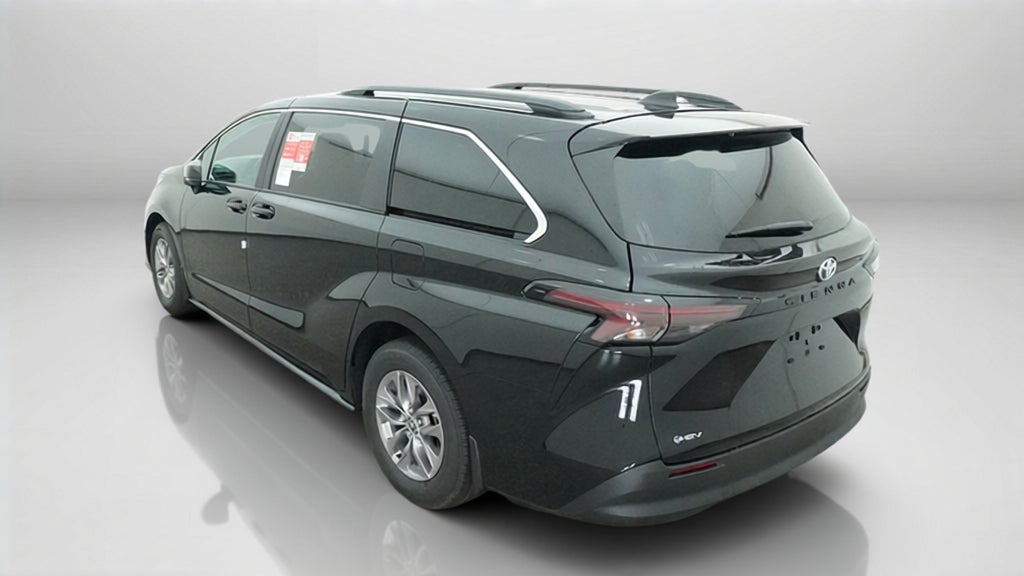 2026 Toyota Sienna LE 8 Passenger