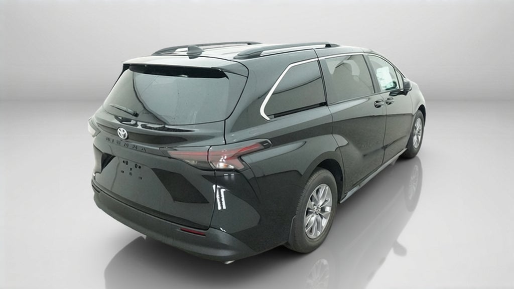 2026 Toyota Sienna LE 8 Passenger