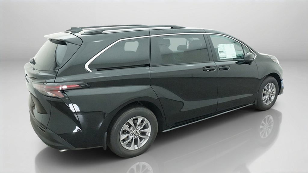 2026 Toyota Sienna LE 8 Passenger