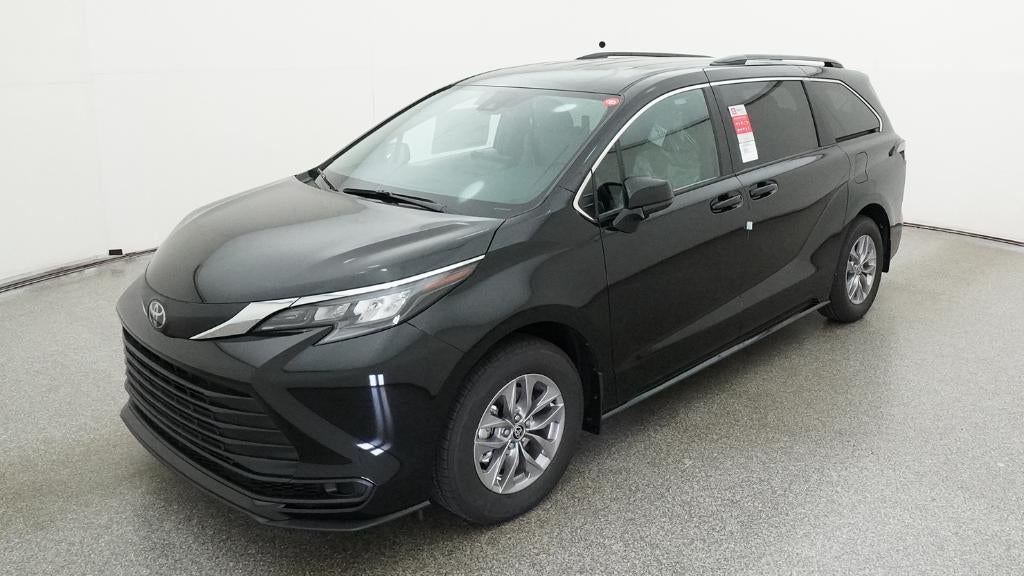 2026 Toyota Sienna LE 8 Passenger