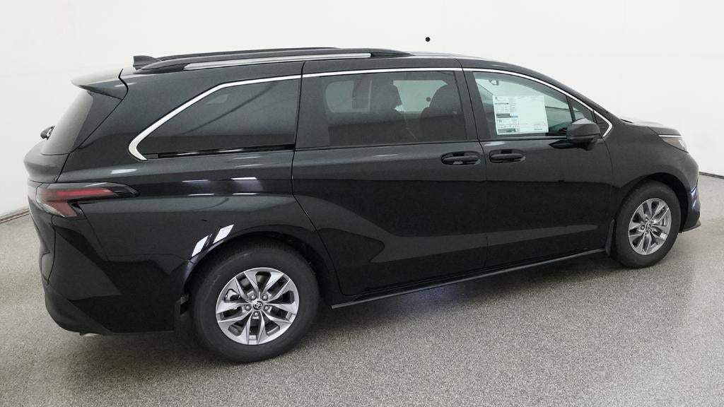 2026 Toyota Sienna LE 8 Passenger