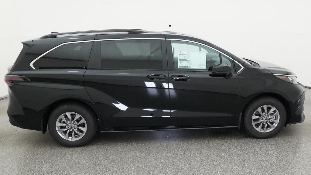 2026 Toyota Sienna LE 8 Passenger