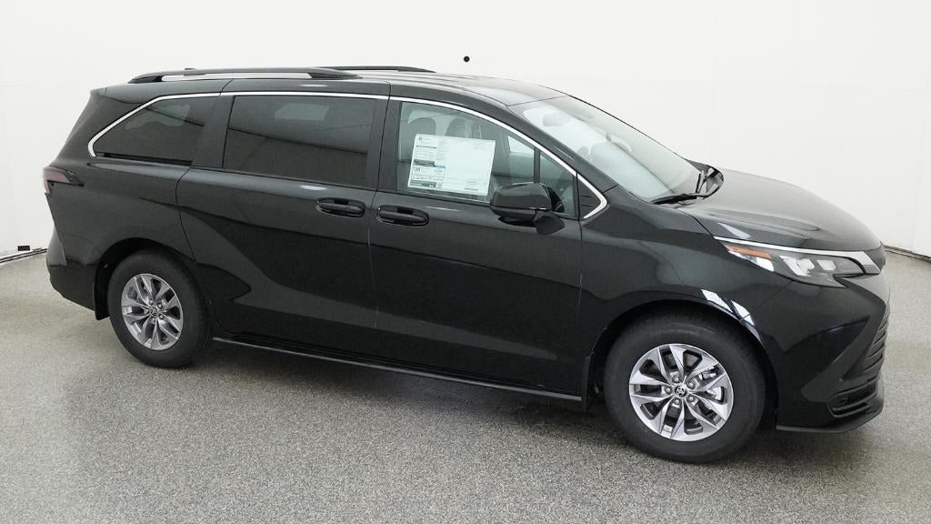 2026 Toyota Sienna LE 8 Passenger