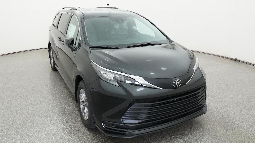 2026 Toyota Sienna LE 8 Passenger