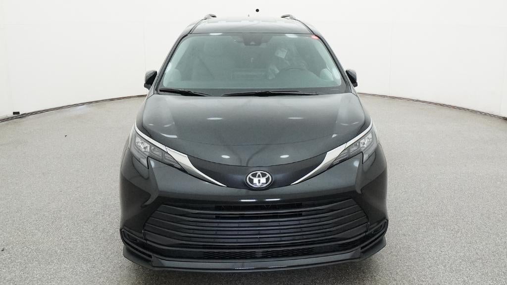 2026 Toyota Sienna LE 8 Passenger
