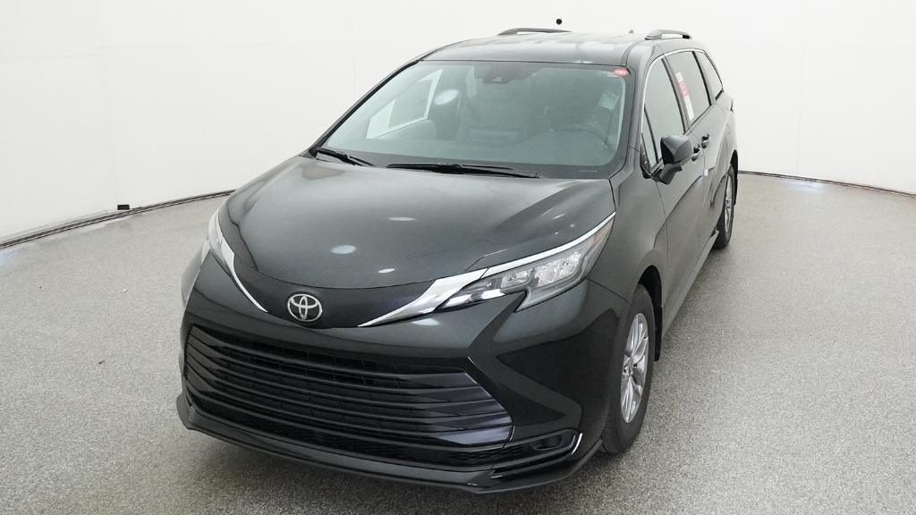 2026 Toyota Sienna LE 8 Passenger