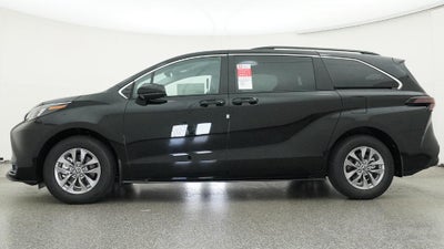 2026 Toyota Sienna LE 8 Passenger