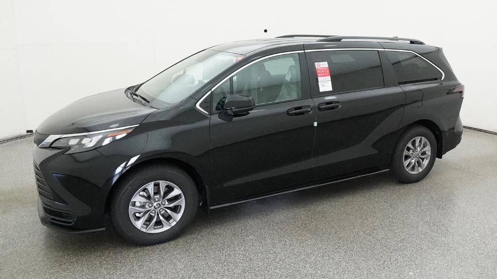 2026 Toyota Sienna LE 8 Passenger