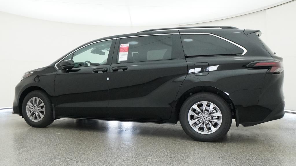 2026 Toyota Sienna LE 8 Passenger