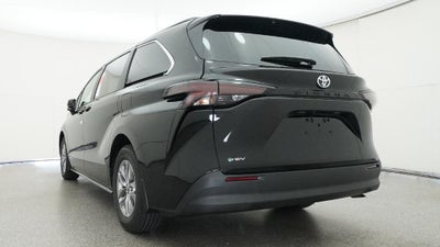 2026 Toyota Sienna LE 8 Passenger