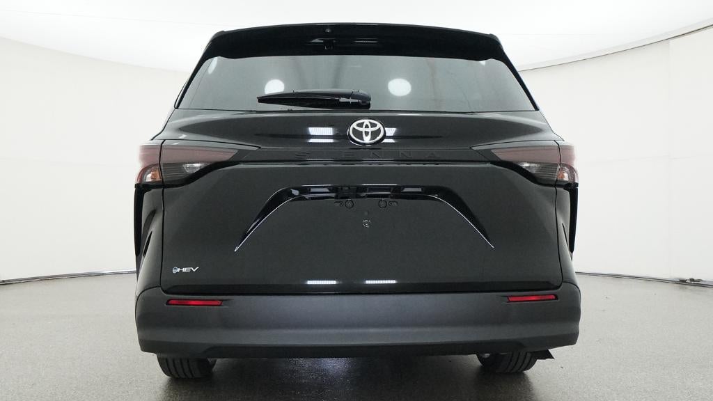 2026 Toyota Sienna LE 8 Passenger