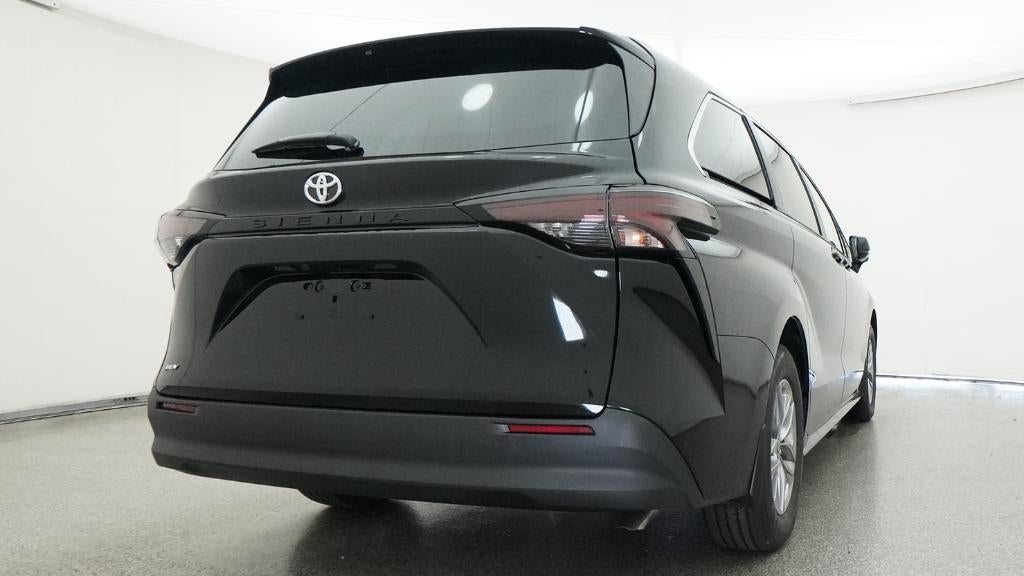 2026 Toyota Sienna LE 8 Passenger