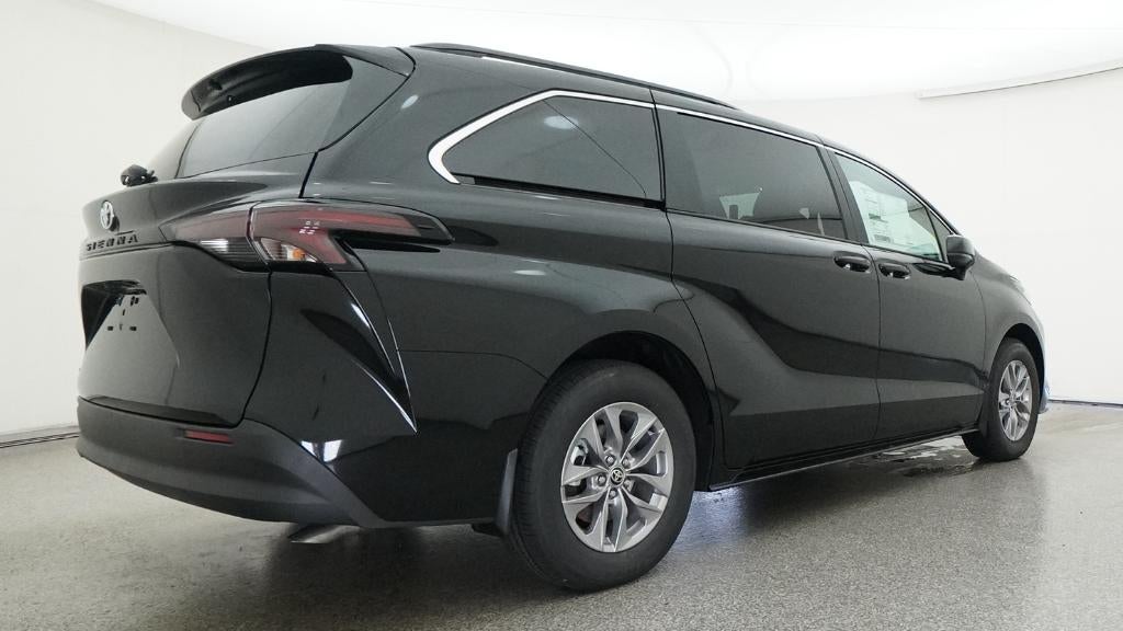2026 Toyota Sienna LE 8 Passenger