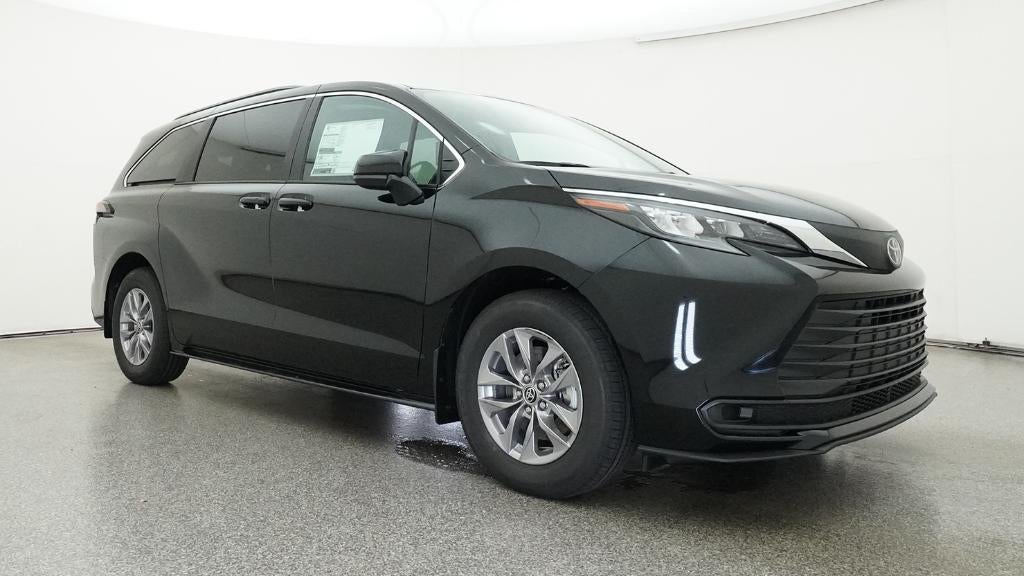 2026 Toyota Sienna LE 8 Passenger