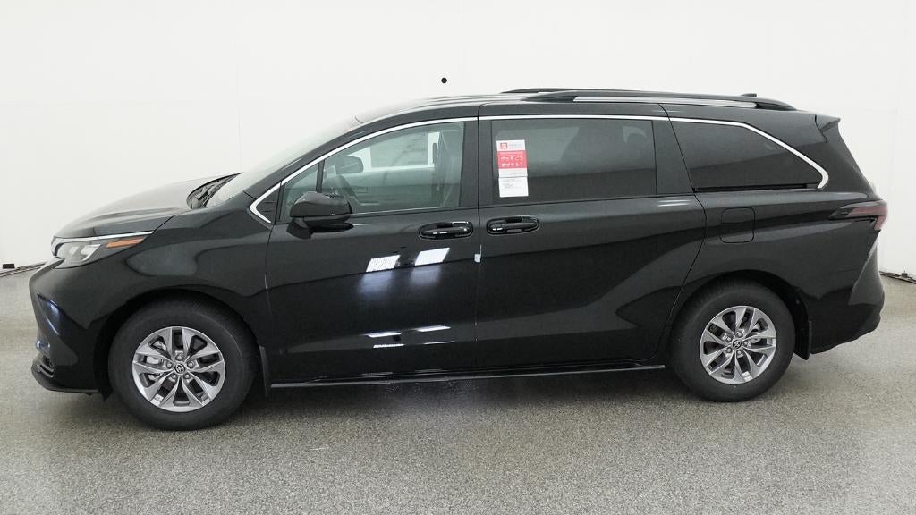 2026 Toyota Sienna LE 8 Passenger