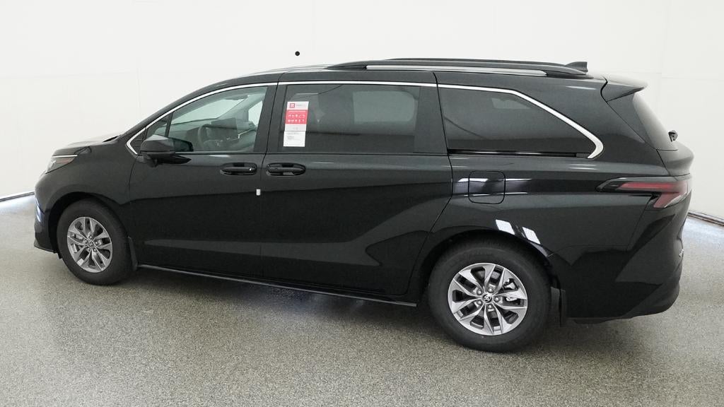 2026 Toyota Sienna LE 8 Passenger