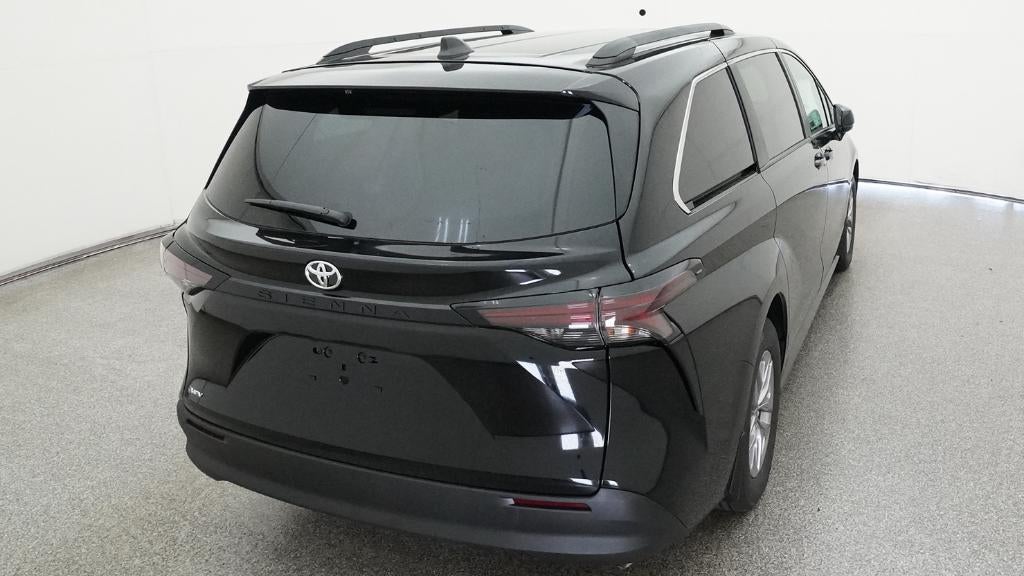 2026 Toyota Sienna LE 8 Passenger