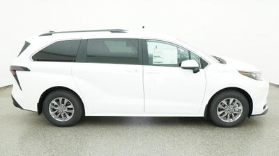 2026 Toyota Sienna LE 8 Passenger
