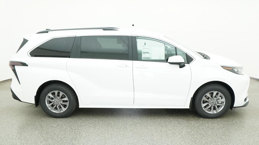 2026 Toyota Sienna LE 8 Passenger