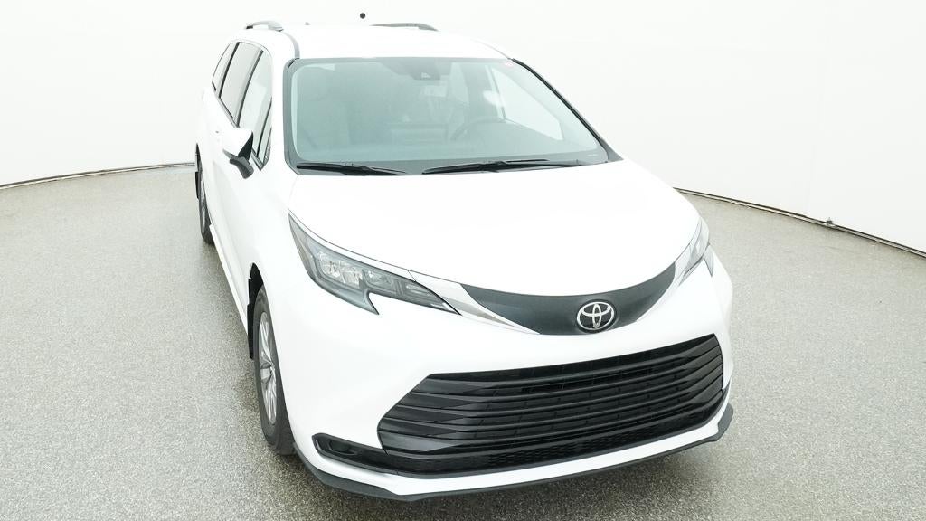 2026 Toyota Sienna LE 8 Passenger