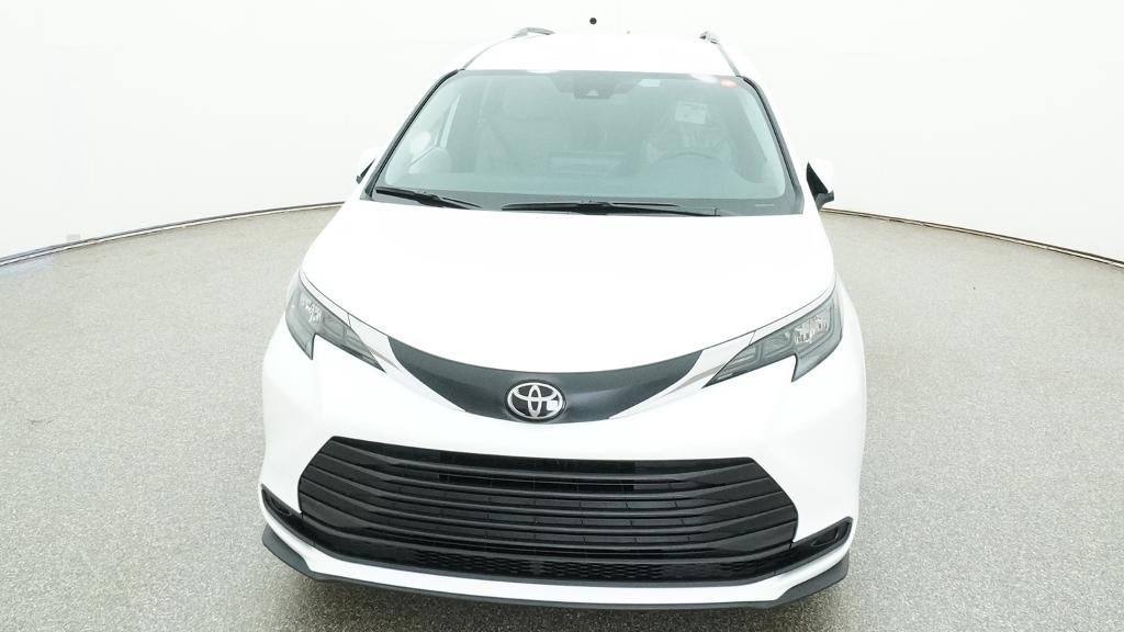 2026 Toyota Sienna LE 8 Passenger