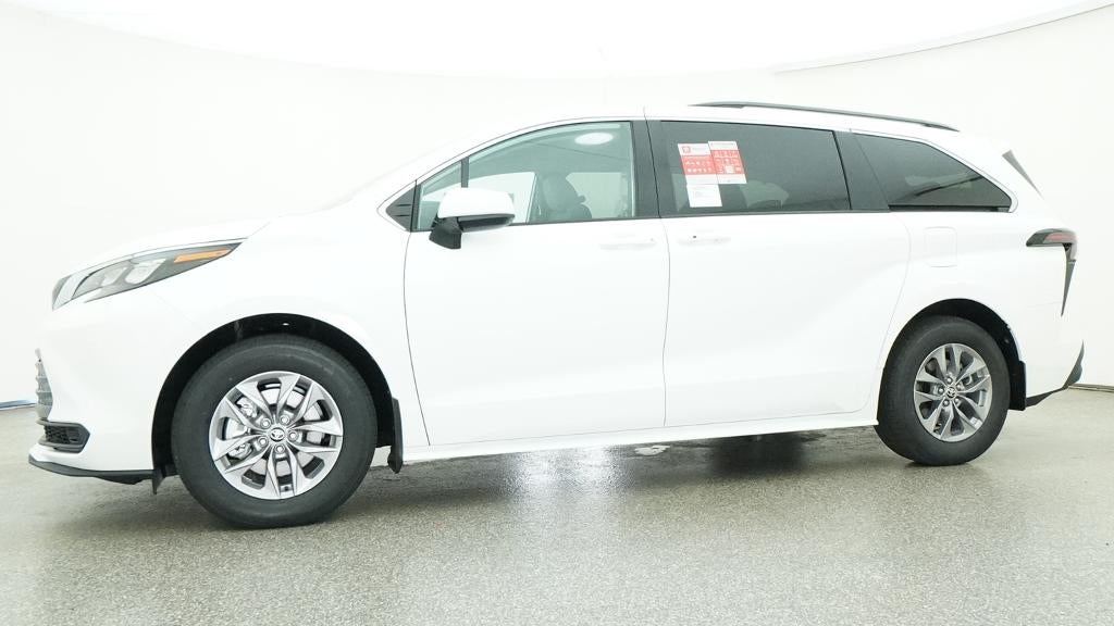 2026 Toyota Sienna LE 8 Passenger