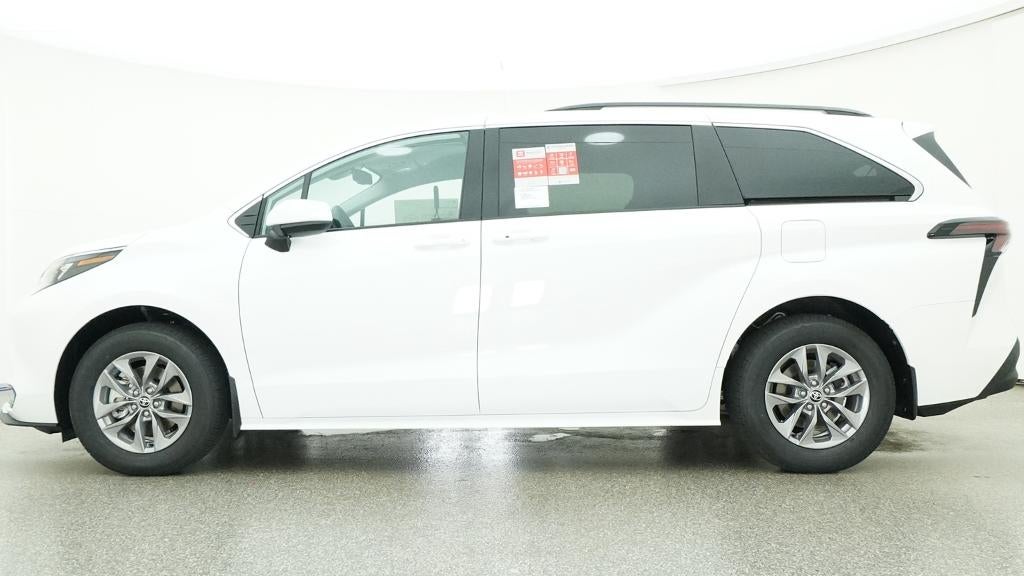 2026 Toyota Sienna LE 8 Passenger