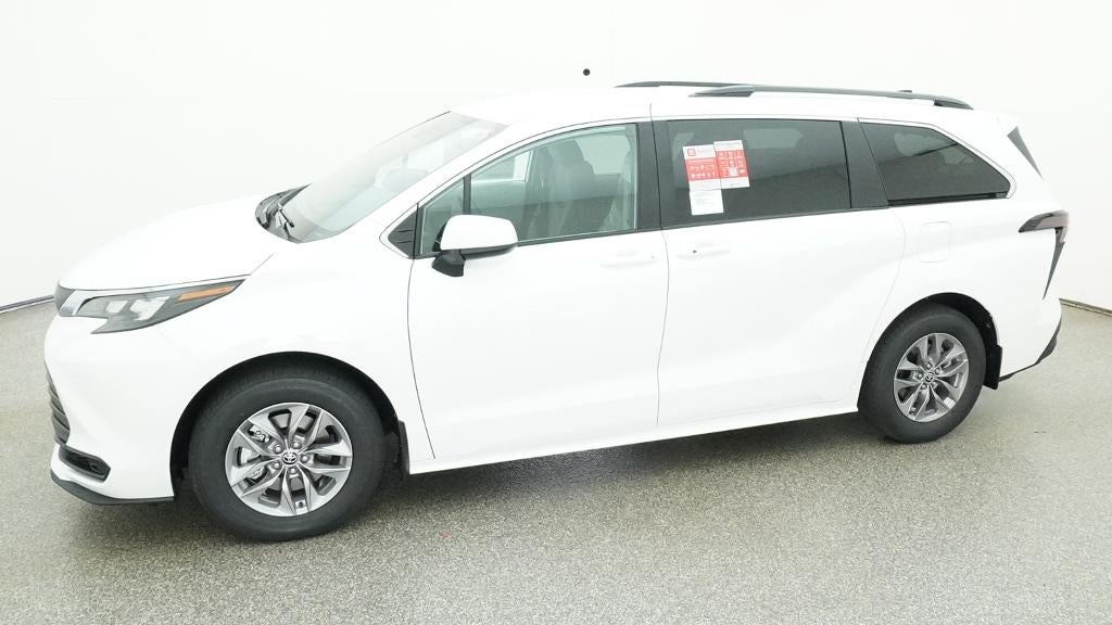 2026 Toyota Sienna LE 8 Passenger
