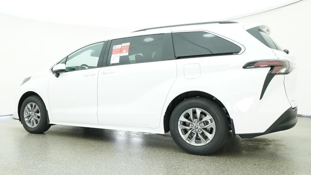2026 Toyota Sienna LE 8 Passenger