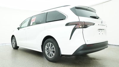 2026 Toyota Sienna LE 8 Passenger