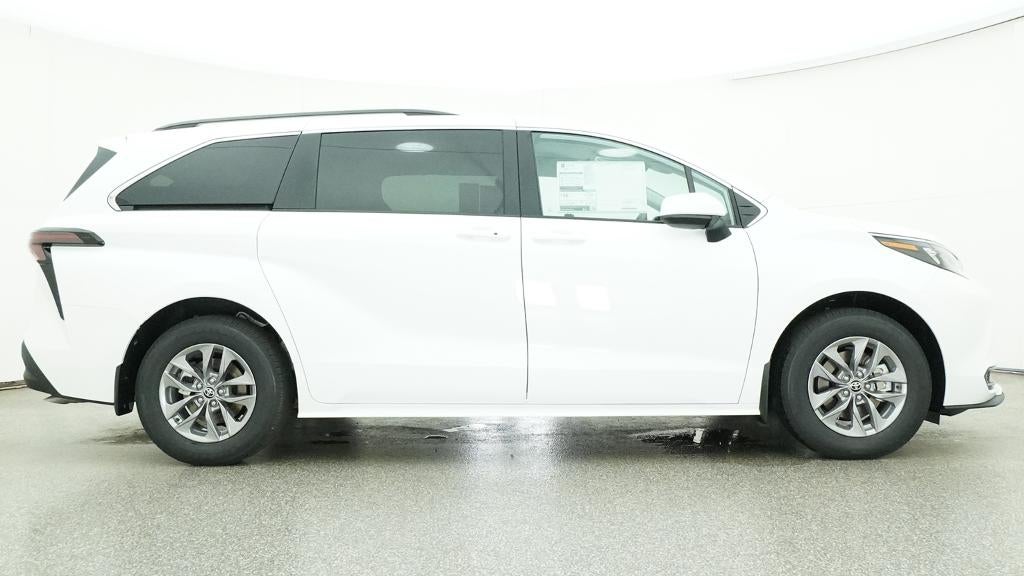 2026 Toyota Sienna LE 8 Passenger