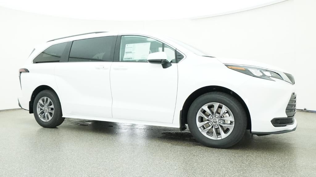 2026 Toyota Sienna LE 8 Passenger