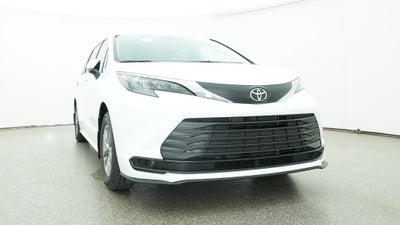 2026 Toyota Sienna LE 8 Passenger