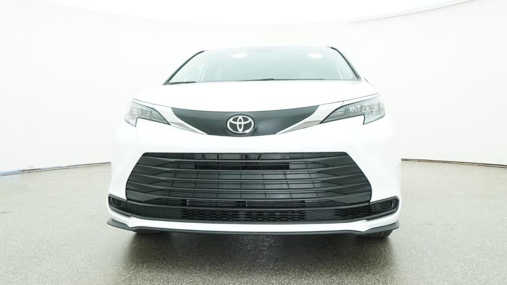 2026 Toyota Sienna LE 8 Passenger