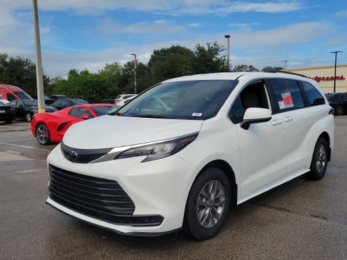 2026 Toyota Sienna LE 8 Passenger