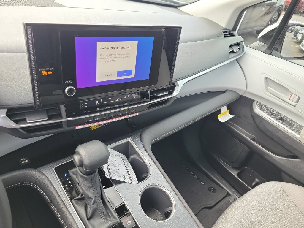 2026 Toyota Sienna LE 8 Passenger