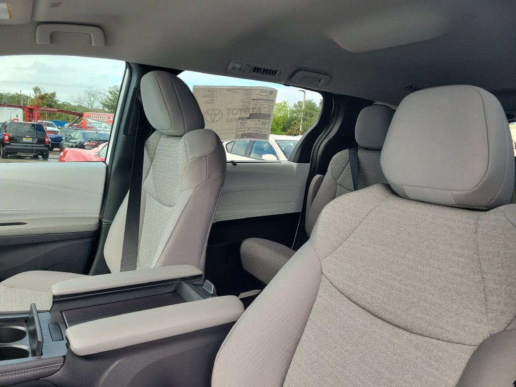 2026 Toyota Sienna LE 8 Passenger