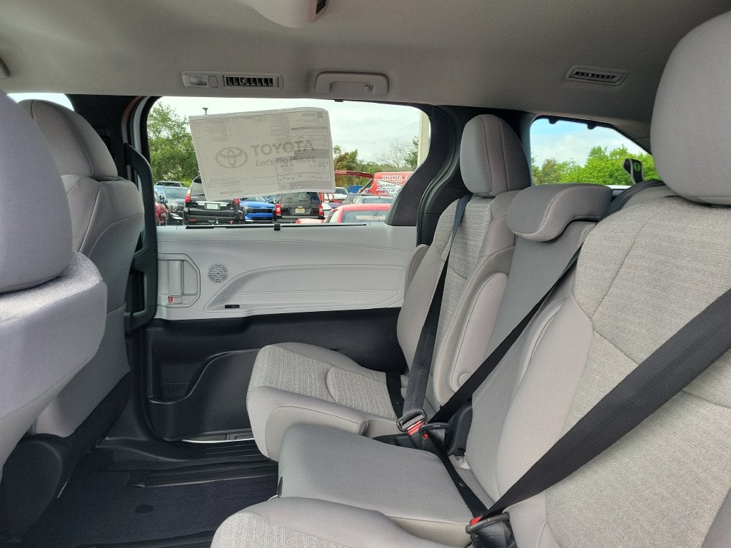 2026 Toyota Sienna LE 8 Passenger