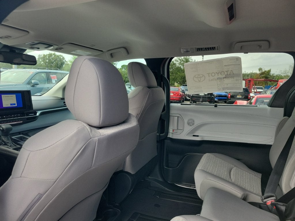 2026 Toyota Sienna LE 8 Passenger
